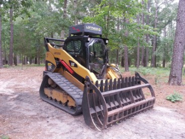 289C Compact tractor for land clearing and grading