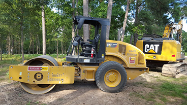 CAT CS44 Vibratory Comp Compacter - building pad and all road compaction work